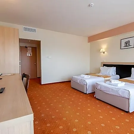 Oxford Inn&suites Hotel