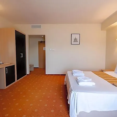 Oxford Inn&suites 3* 티미쇼아라