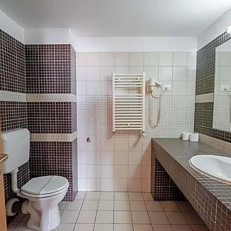 Oxford Inn&suites Hotel
